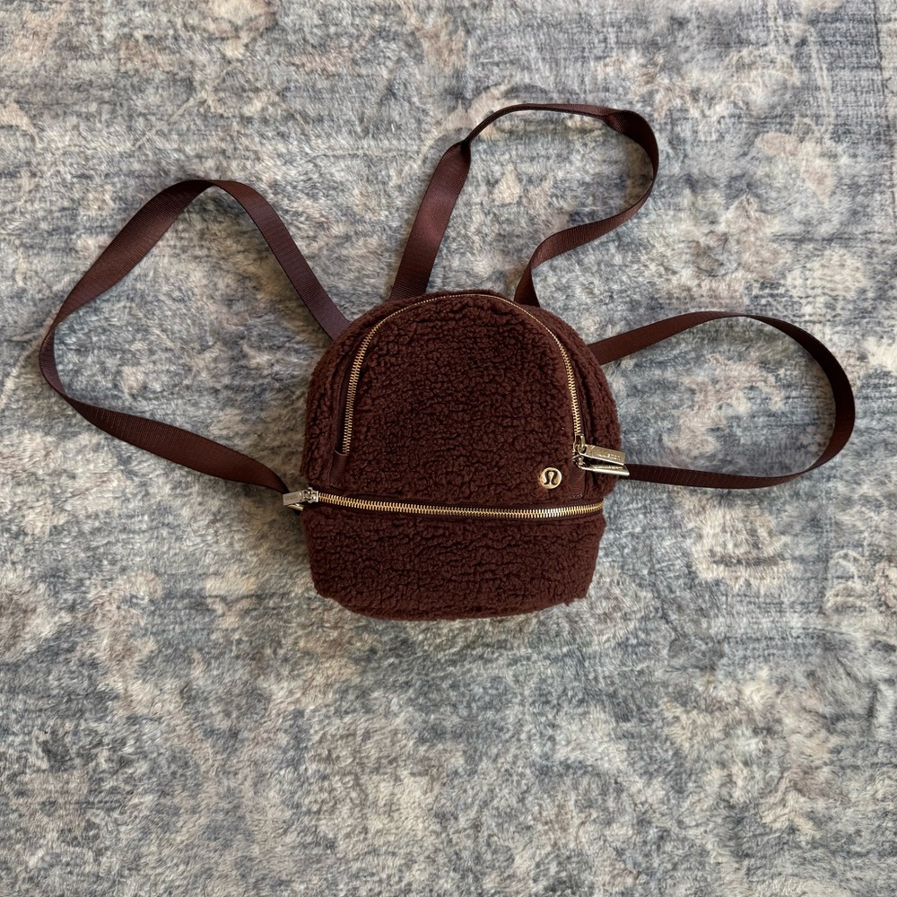 Lululemon City Adventurer Backpack Micro 3L Fleece in Brown Earth/Gold